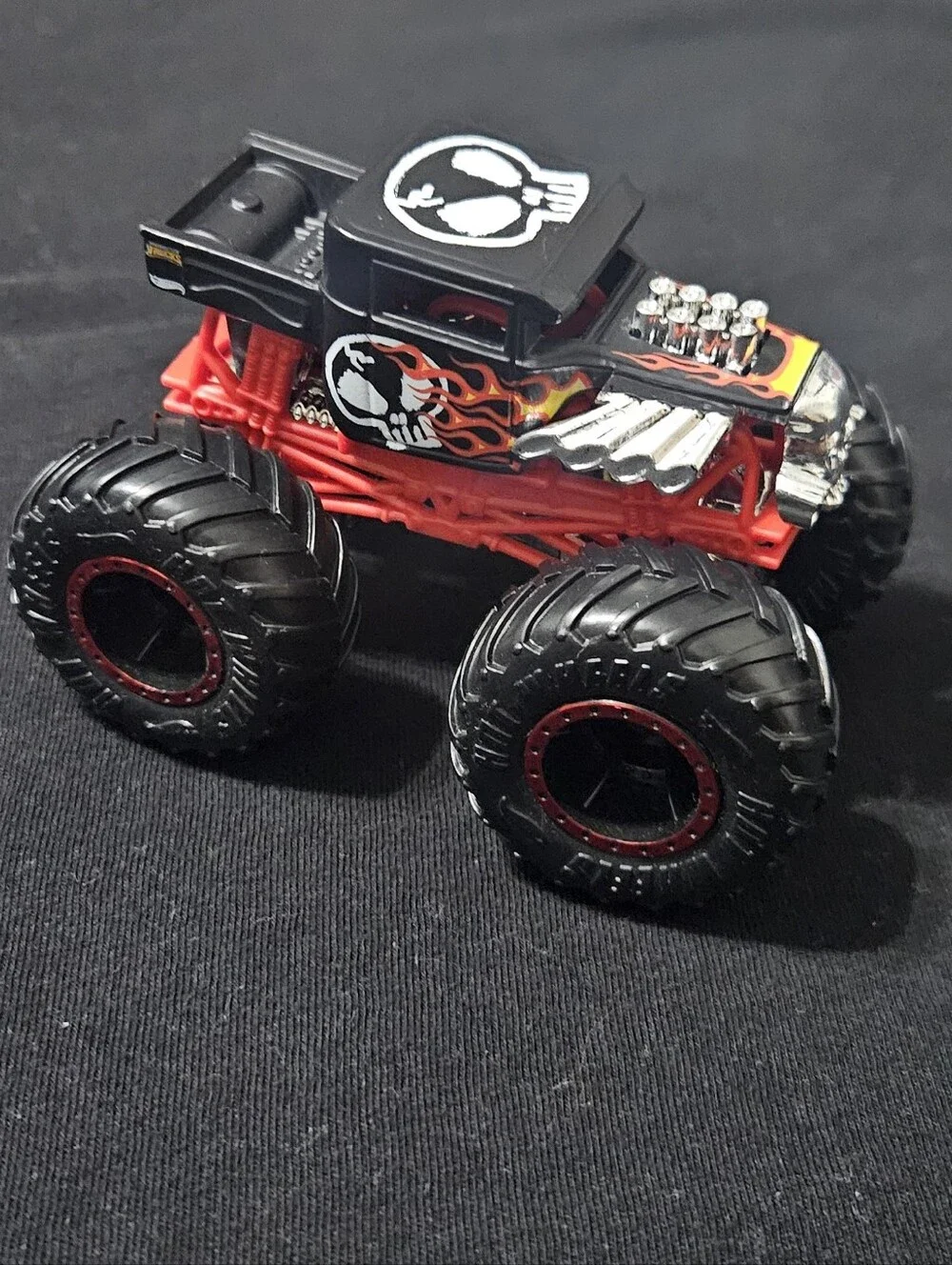 Hot Wheels 2021 Monster Truck Bone Shaker 1:64  Black/Red